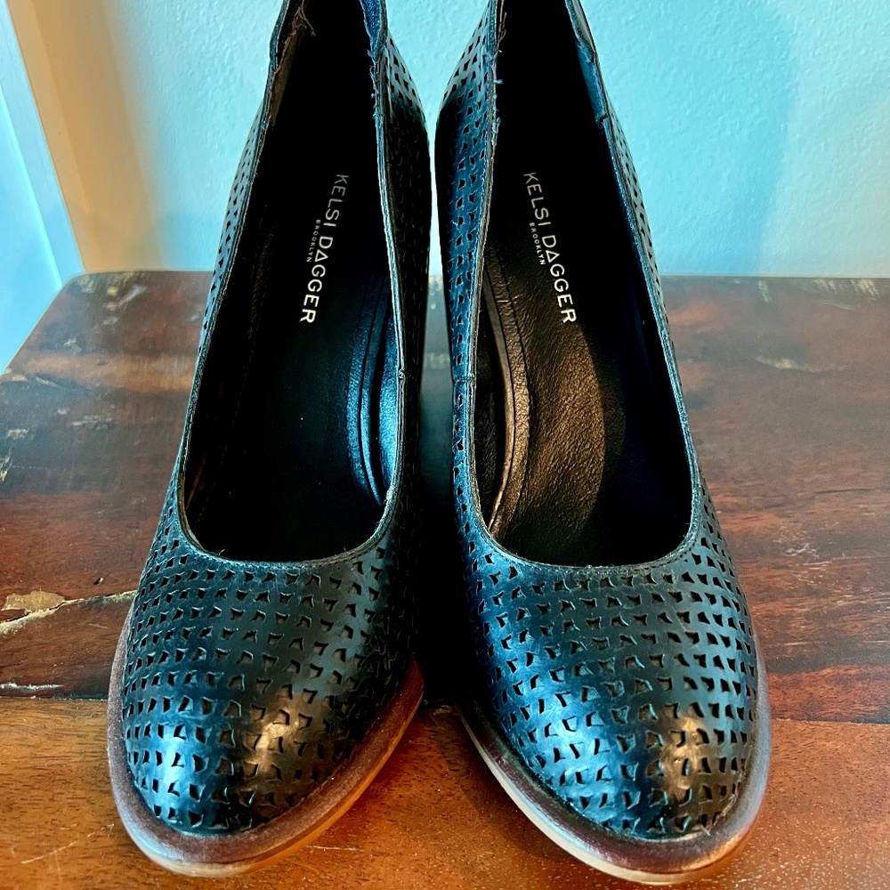 NWOT Kelsi Dagger Brooklyn Hall Pump Laser-cut Detail and Chunky Heel
